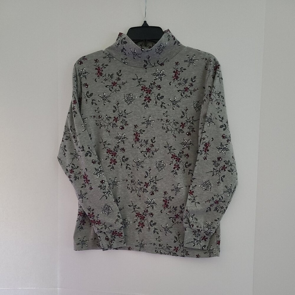 JASON MAXWELL GRAY TURTLENECK PULLOVER- SNOWFLAKES/RED FLORAL ACCENTS -WOMEN MED